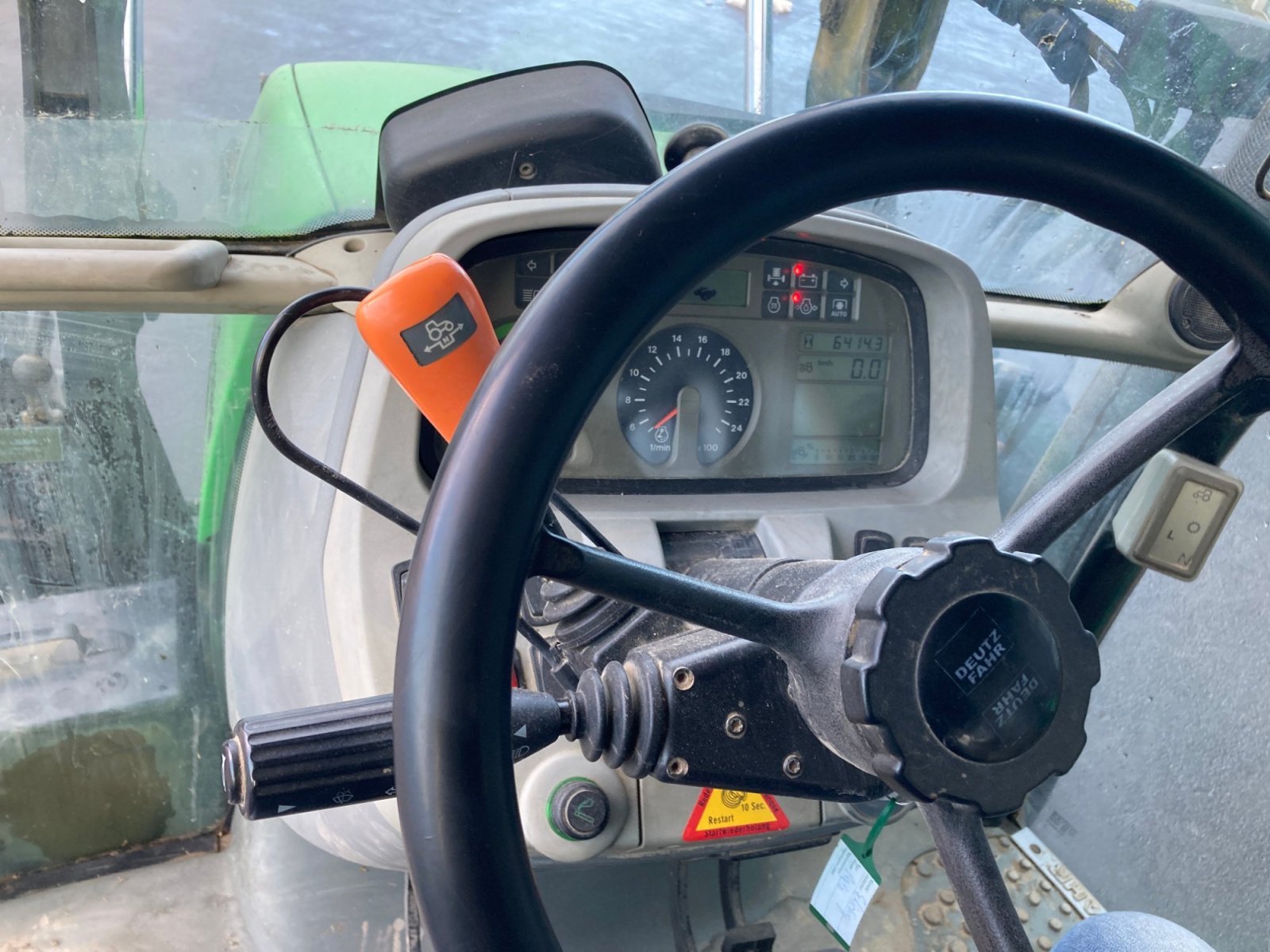 Traktor от тип Deutz-Fahr Agrotron K 100, Gebrauchtmaschine в Wülfershausen an der Saale (Снимка 25)