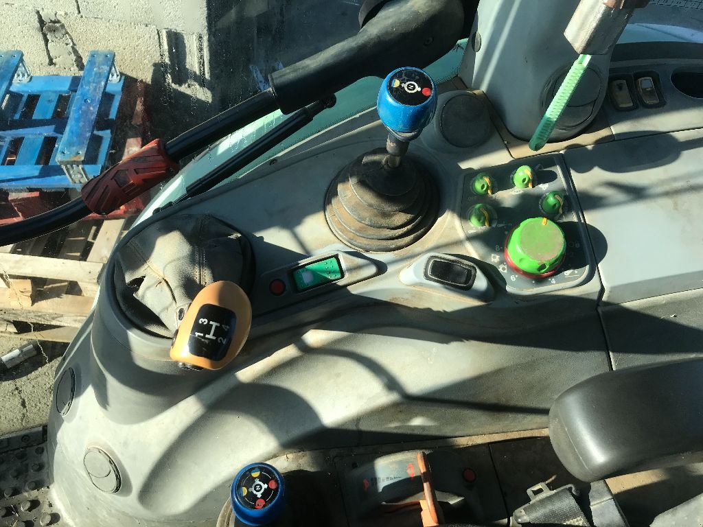 Traktor типа Deutz-Fahr AGROTRON K 420, Gebrauchtmaschine в ST MARTIN EN HAUT (Фотография 4)