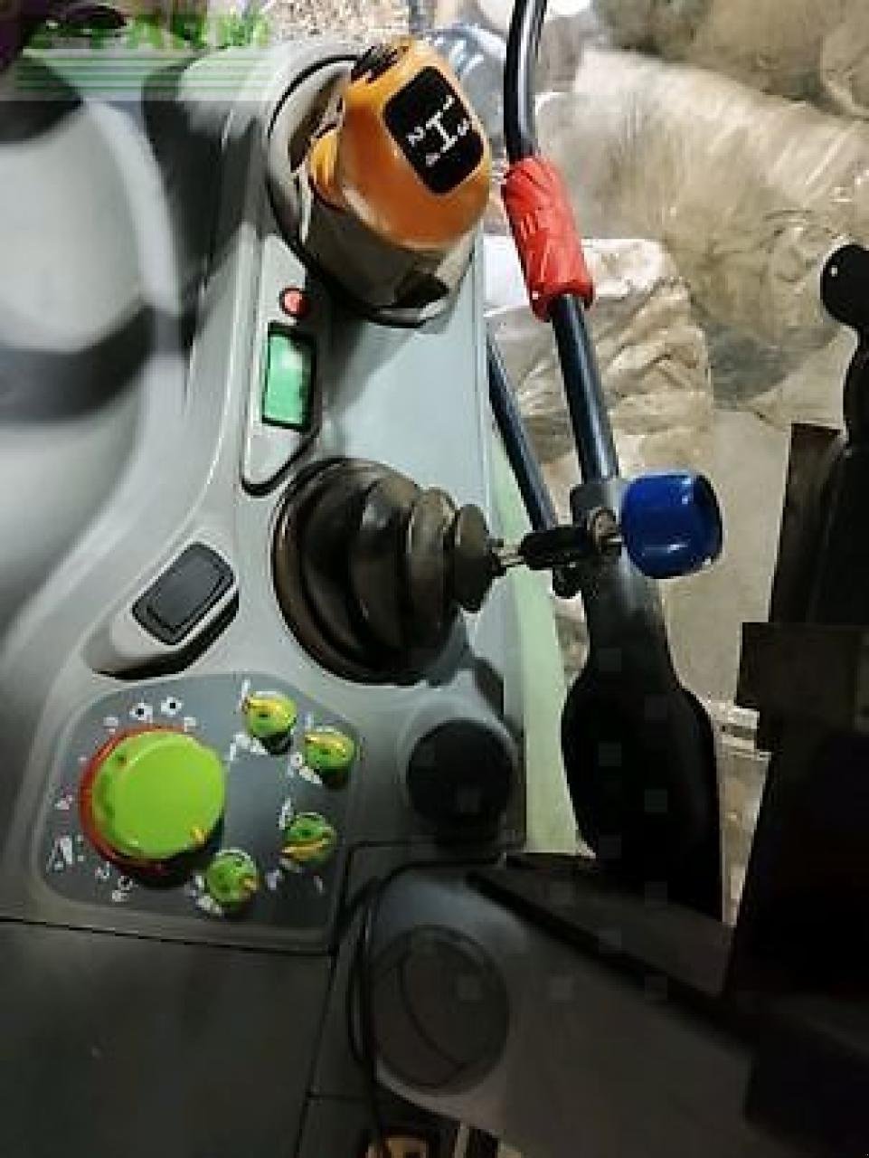 Traktor tip Deutz-Fahr agrotron k420, Gebrauchtmaschine in MONFERRAN (Poză 11)