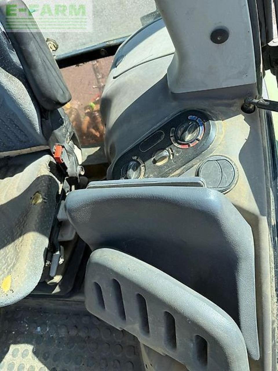 Traktor van het type Deutz-Fahr agrotron m410, Gebrauchtmaschine in HAMERSEN (Foto 9)