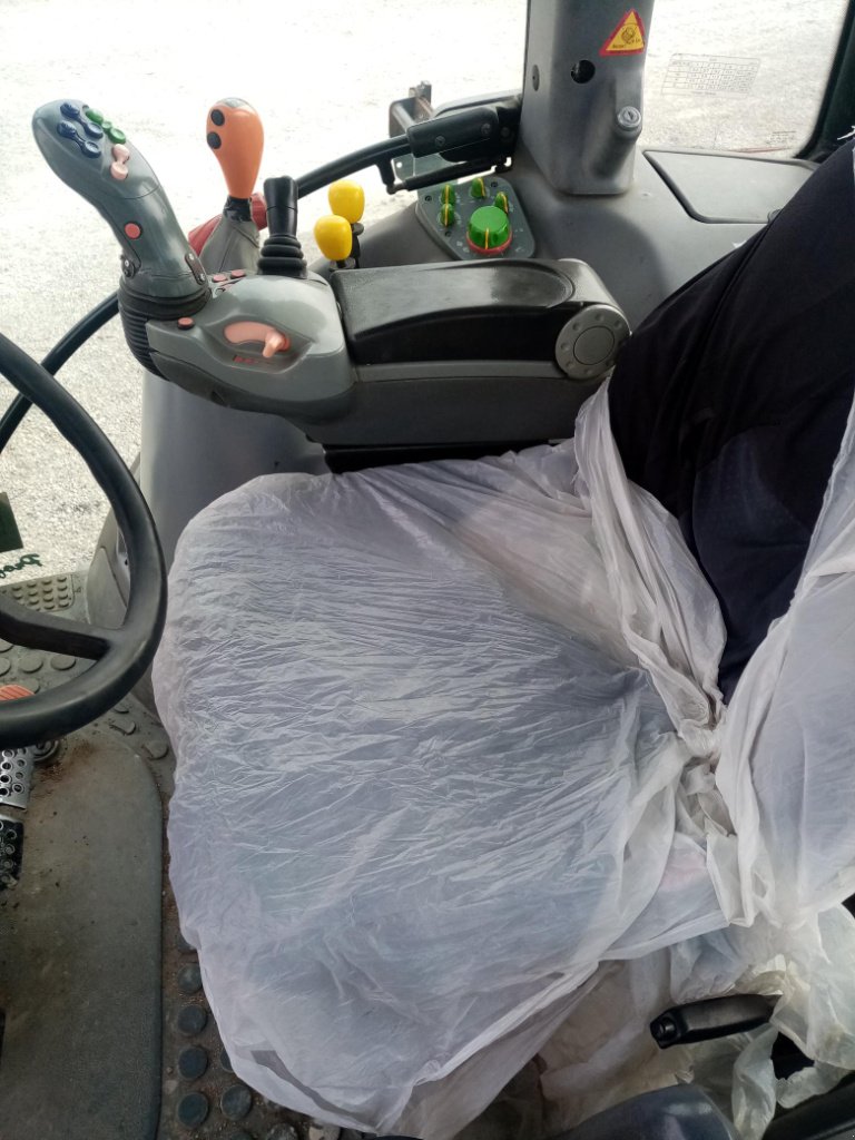 Traktor типа Deutz-Fahr Agrotron M640, Gebrauchtmaschine в Val Mont (Фотография 4)