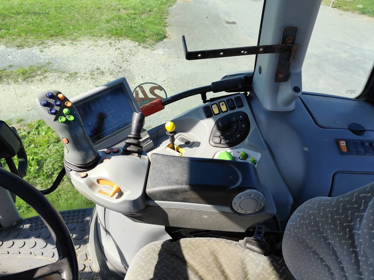 Traktor Türe ait Deutz-Fahr Agrotron TTV 420, Gebrauchtmaschine içinde Le Horps (resim 8)