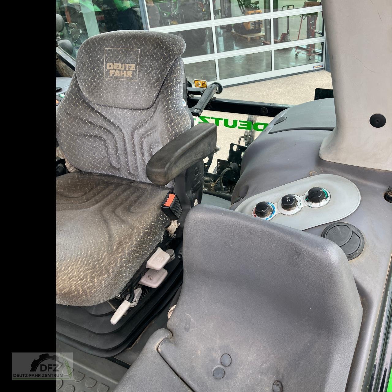 Traktor tip Deutz-Fahr AGROTRON TTV 430 DCR, Gebrauchtmaschine in Lauingen (Poză 11)