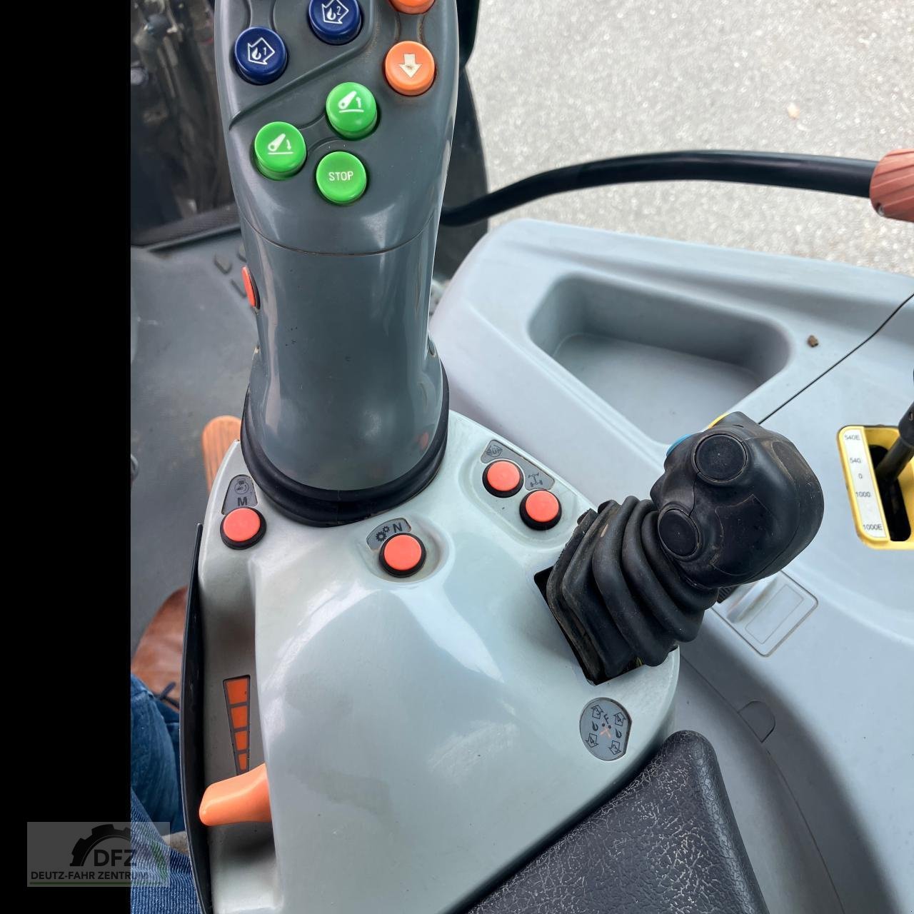 Traktor tip Deutz-Fahr AGROTRON TTV 430 DCR, Gebrauchtmaschine in Lauingen (Poză 12)