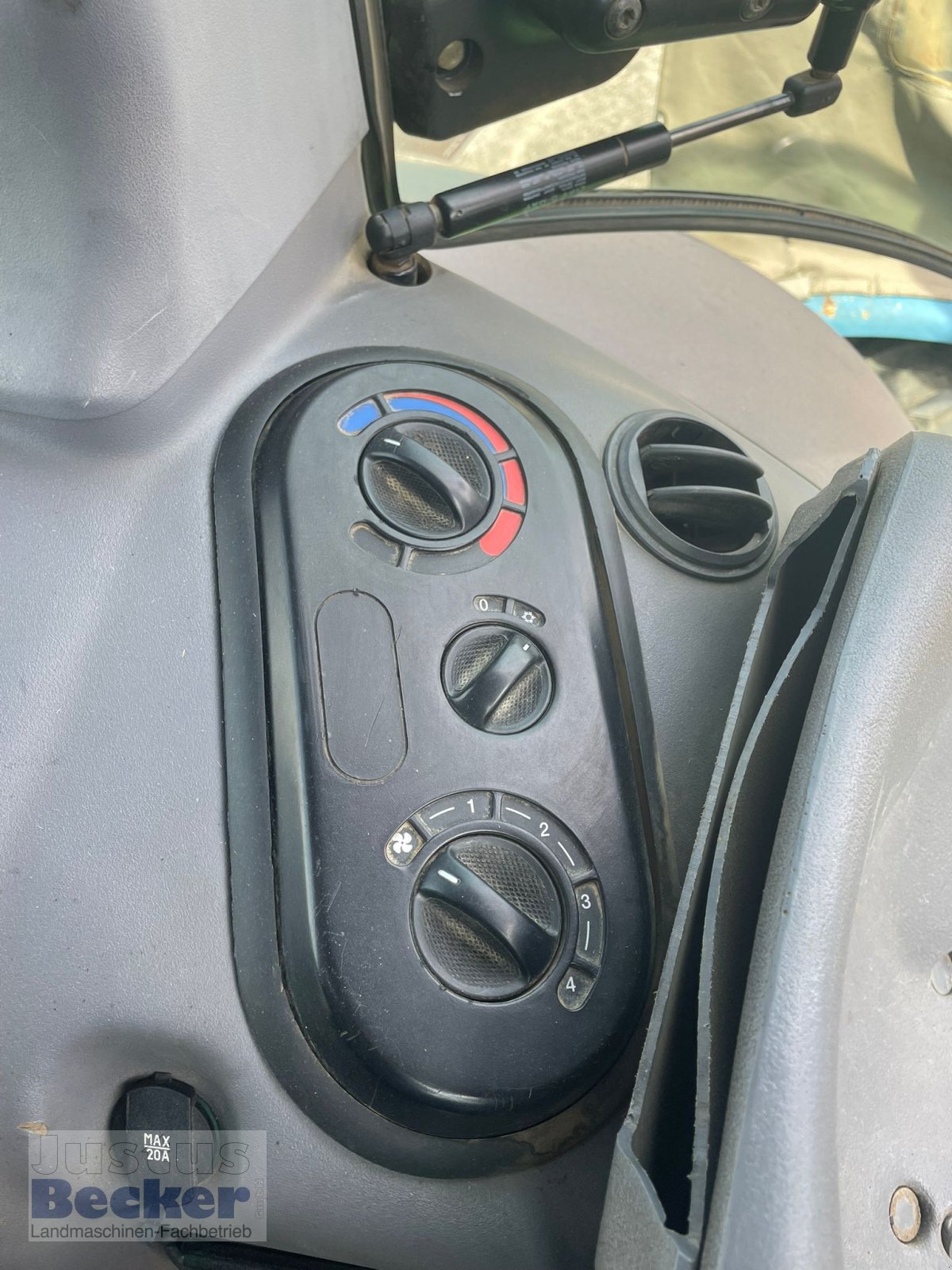 Traktor of the type Deutz-Fahr Agrotron TTV 610, Gebrauchtmaschine in Weimar-Niederwalgern (Picture 14)