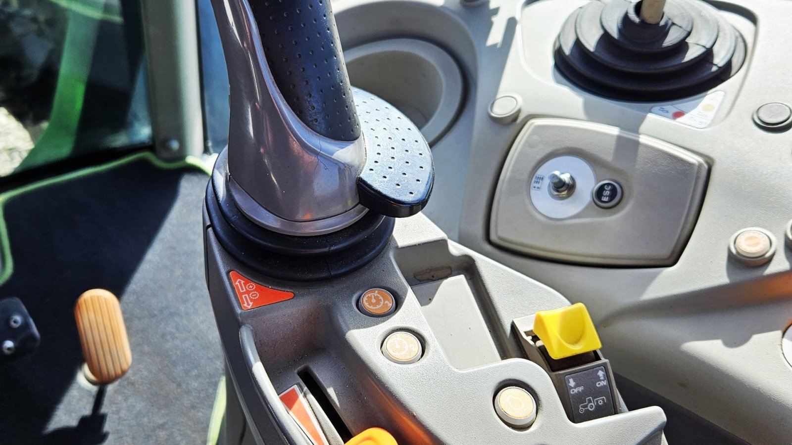 Traktor des Typs Deutz-Fahr Agrotron TTV 6140 / 3600 timer / frontlift / afj. foraksel / hitch, Gebrauchtmaschine in Arden (Bild 16)