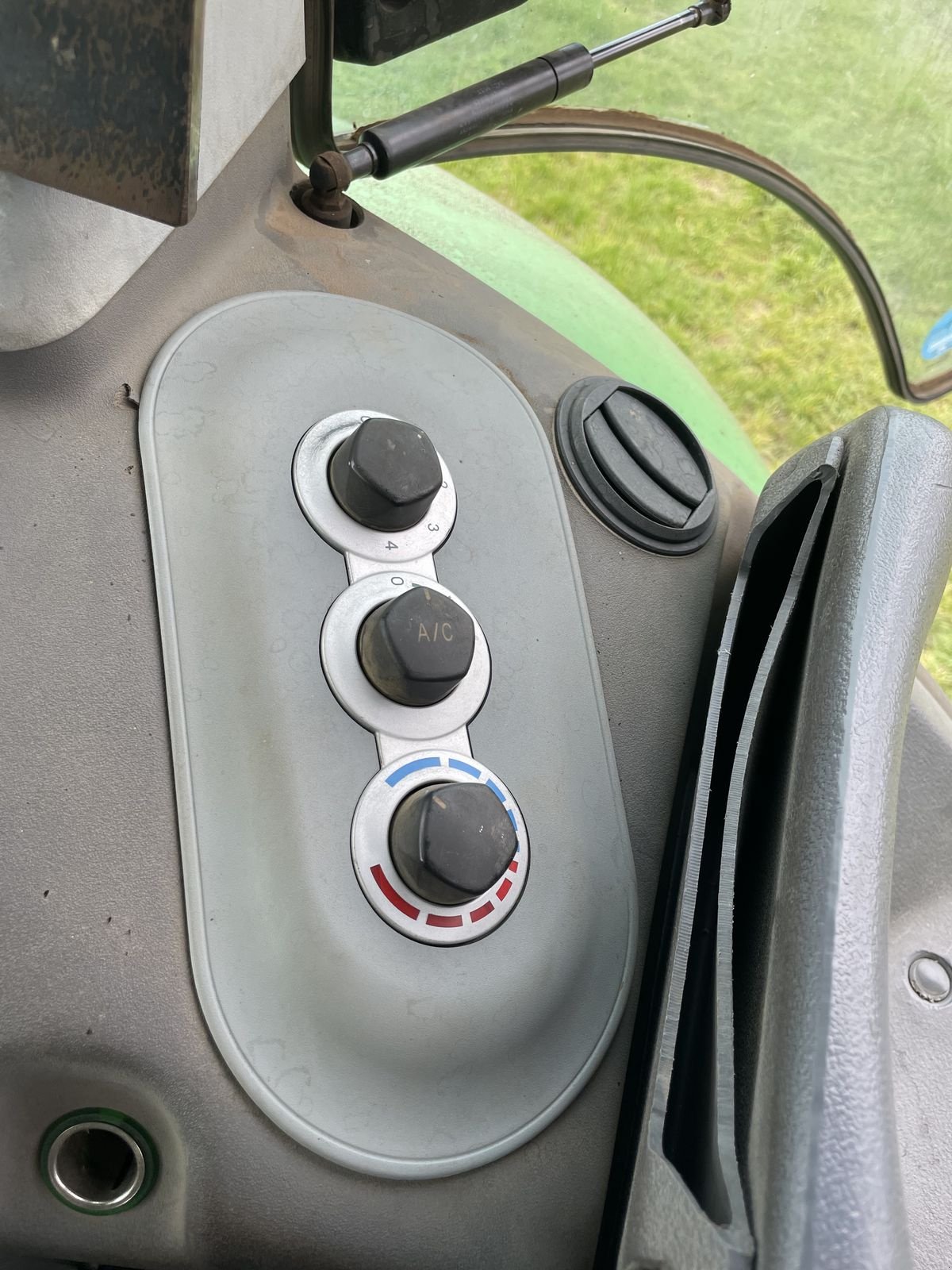 Traktor Türe ait Deutz-Fahr Agrotron TTV 7210, Gebrauchtmaschine içinde Harmannsdorf (resim 8)