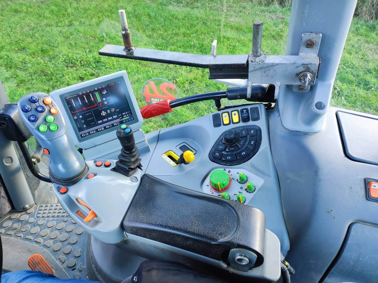 Traktor des Typs Deutz-Fahr AGROTRON TTV430, Gebrauchtmaschine in Le Horps (Bild 8)