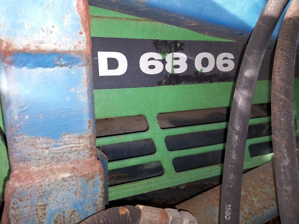 Traktor van het type Deutz-Fahr Chargeur pour D 6006 6806 7006 7206, Gebrauchtmaschine in BRECE (Foto 4)