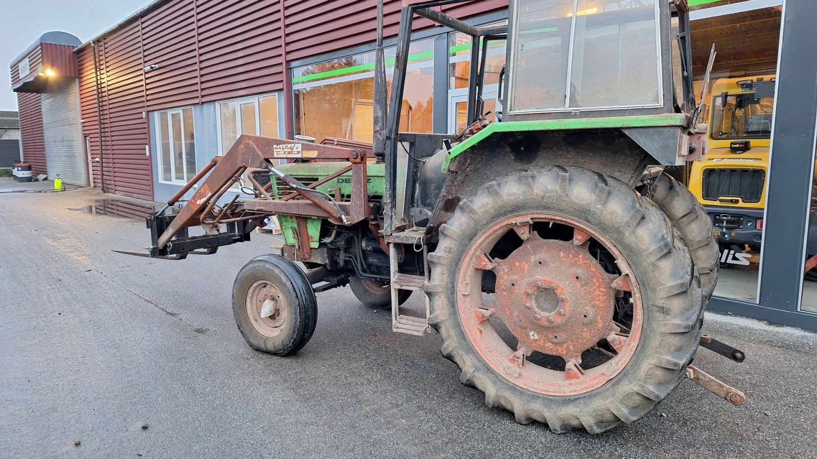 Traktor of the type Deutz-Fahr D 6806, Gebrauchtmaschine in Rødekro (Picture 2)