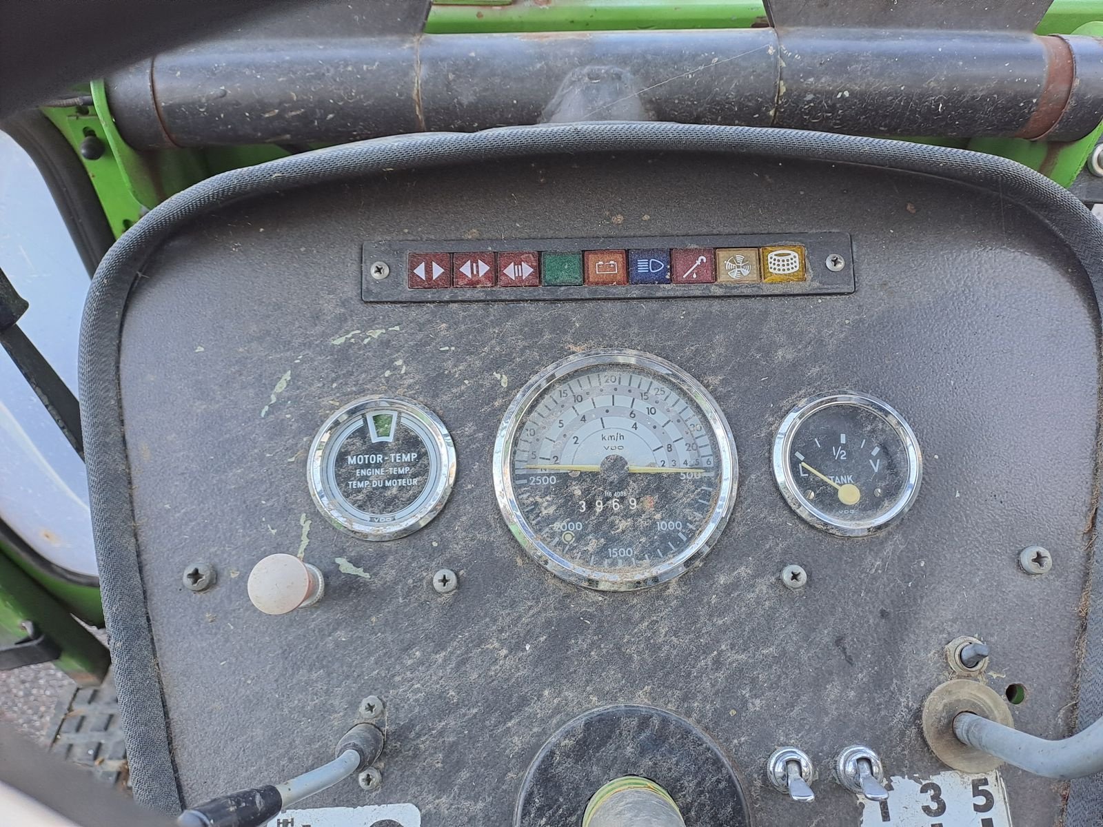 Traktor typu Deutz-Fahr D 8006 A Spezial, Gebrauchtmaschine v Burgkirchen (Obrázek 17)