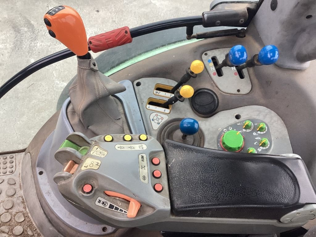 Traktor of the type Deutz-Fahr M600, Gebrauchtmaschine in AUMONT AUBRAC (Picture 5)