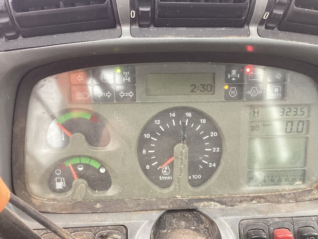 Traktor of the type Deutz-Fahr M600, Gebrauchtmaschine in AUMONT AUBRAC (Picture 6)