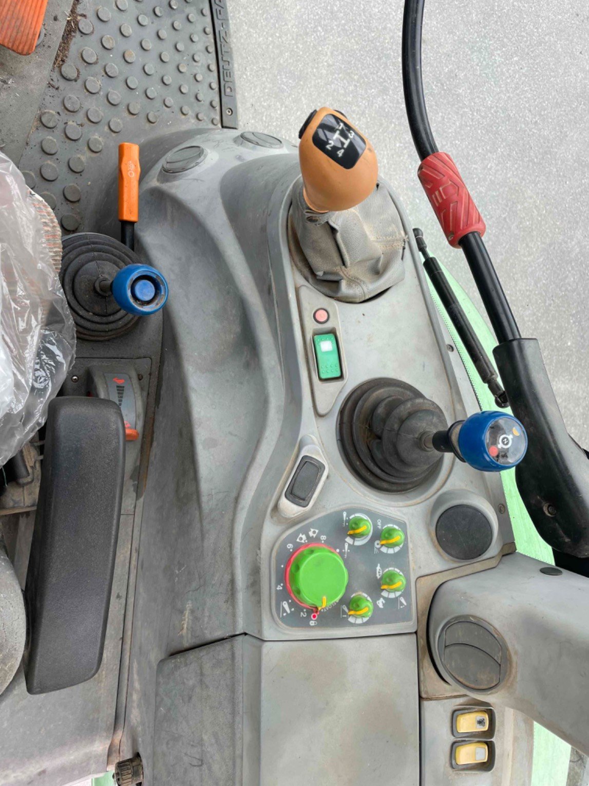 Traktor of the type Deutz-Fahr Tracteur agricole AGROTRON K420E3 Deutz-Fahr, Gebrauchtmaschine in LA SOUTERRAINE (Picture 7)