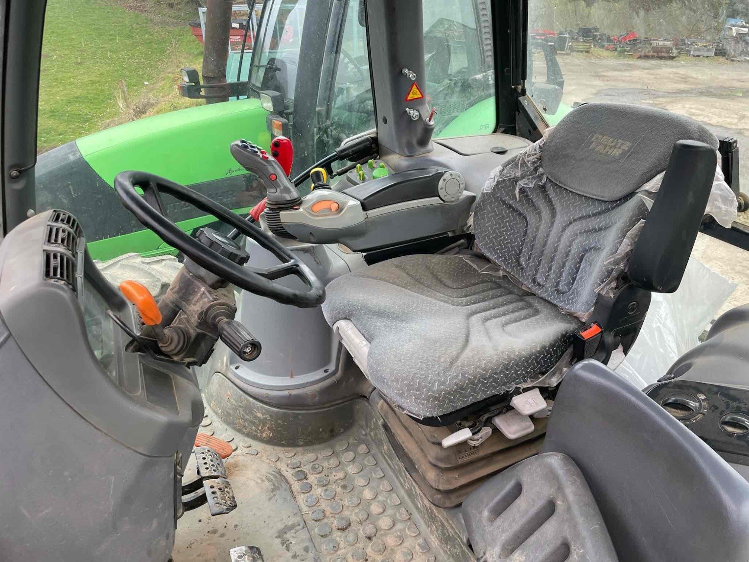 Traktor des Typs Deutz-Fahr Tracteur agricole AGROTRONMPL M 620 PL Deutz-Fahr, Gebrauchtmaschine in SAINT CLAIR SUR ELLE (Bild 5)