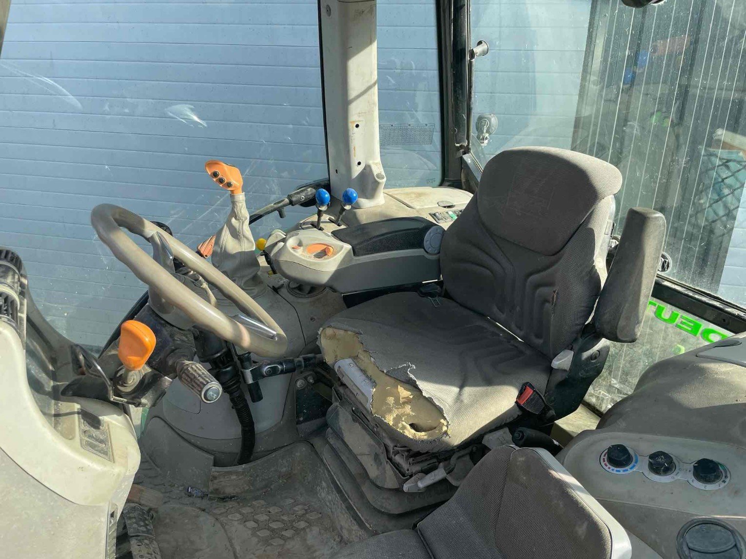 Traktor za tip Deutz-Fahr Tracteur agricole SERIE6AGROTRON 6130.4 Deutz-Fahr, Gebrauchtmaschine u SAINT CLAIR SUR ELLE (Slika 7)