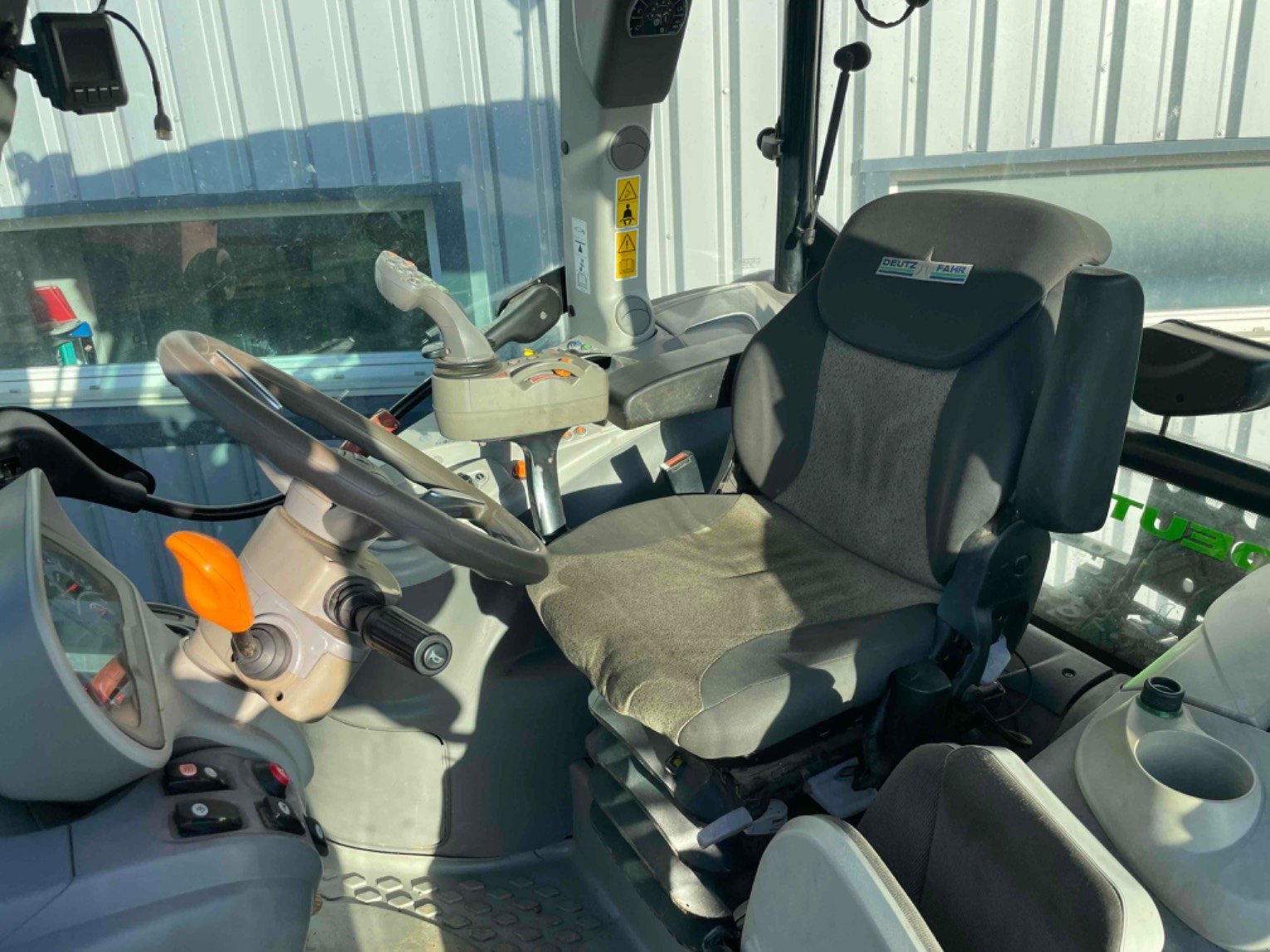 Traktor du type Deutz-Fahr Tracteur agricole SERIE6TTVAGROTRON 6120 TTV (C) D, Gebrauchtmaschine en SAINT CLAIR SUR ELLE (Photo 2)