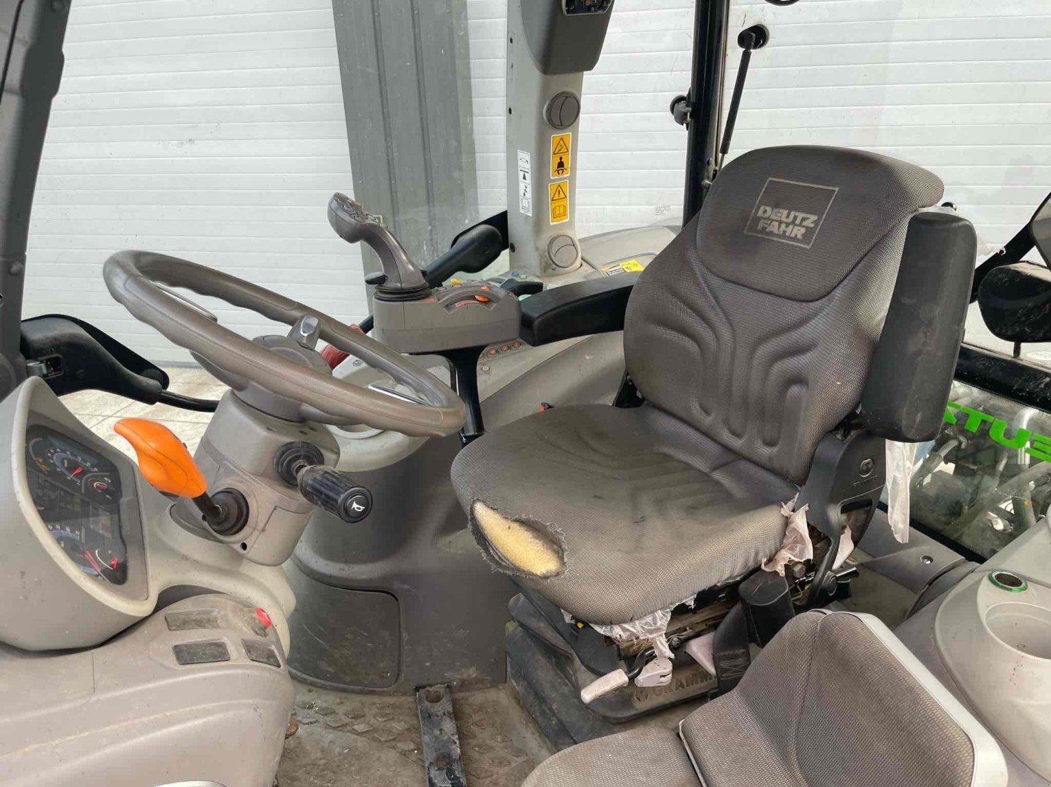 Traktor typu Deutz-Fahr Tracteur agricole SERIE6TTVAGROTRON 6120 TTV (C) D, Gebrauchtmaschine v SAINT CLAIR SUR ELLE (Obrázok 3)