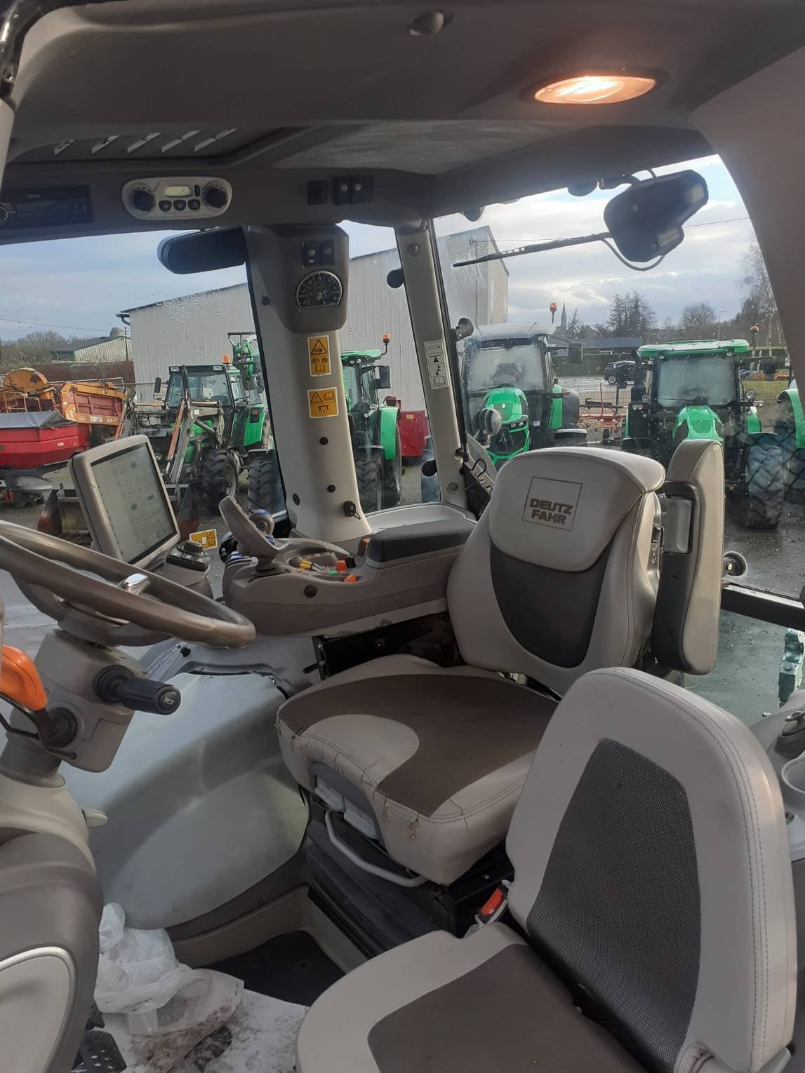 Traktor typu Deutz-Fahr Tracteur agricole SERIE7TTVAGROTRON 7250 TTV WARRI, Gebrauchtmaschine v SAINT CLAIR SUR ELLE (Obrázok 4)