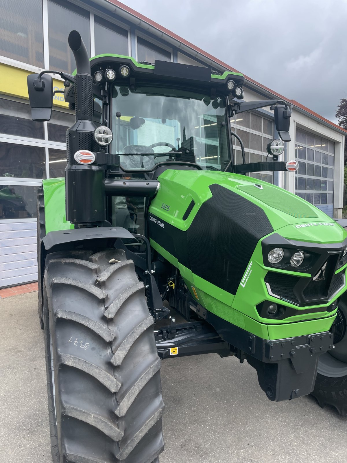 Traktor typu Deutz 5125, Neumaschine v Ochsenhausen (Obrázek 4)