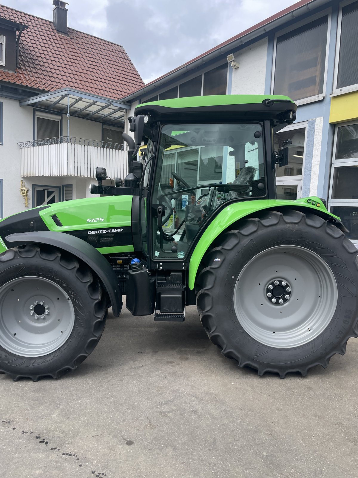 Traktor typu Deutz 5125, Neumaschine v Ochsenhausen (Obrázek 7)