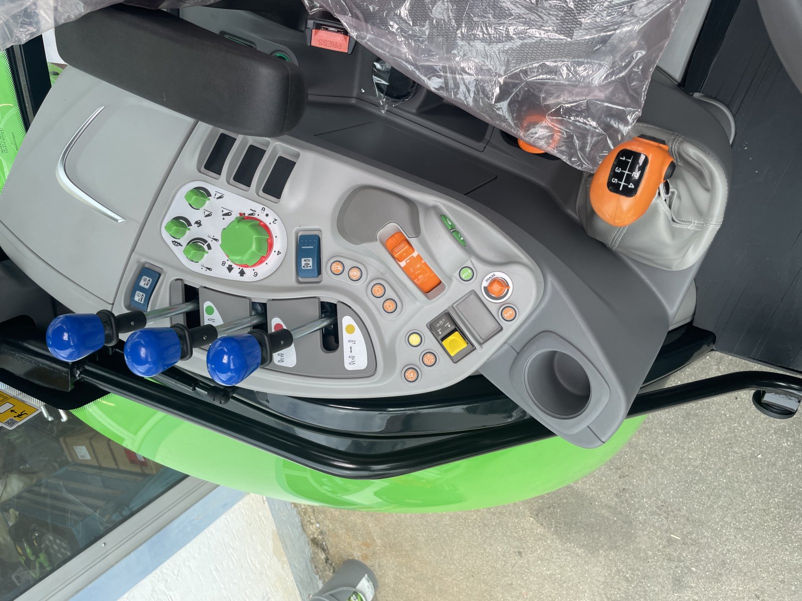 Traktor typu Deutz 5125, Neumaschine v Ochsenhausen (Obrázek 10)