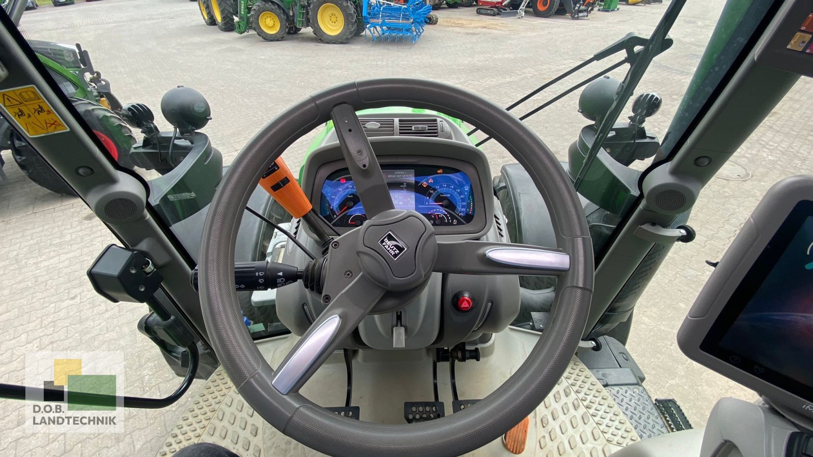 Traktor des Typs Deutz 6155.4 TTV RTK-Lenksystem, Gebrauchtmaschine in Regensburg (Bild 20)