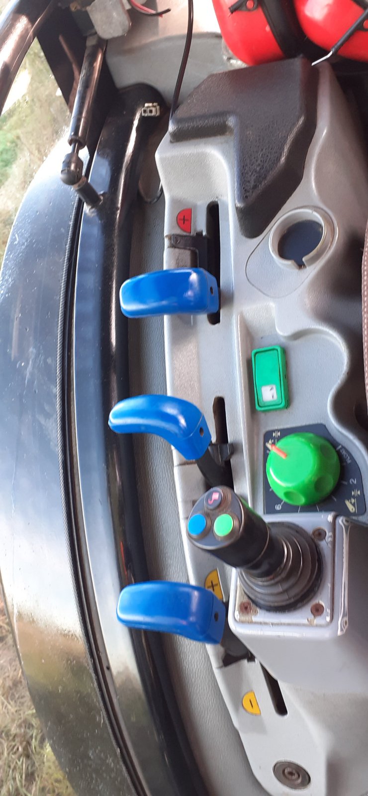 Traktor des Typs Deutz Agroplus 320, Gebrauchtmaschine in BUCHHOLZ / ALLER (Bild 2)