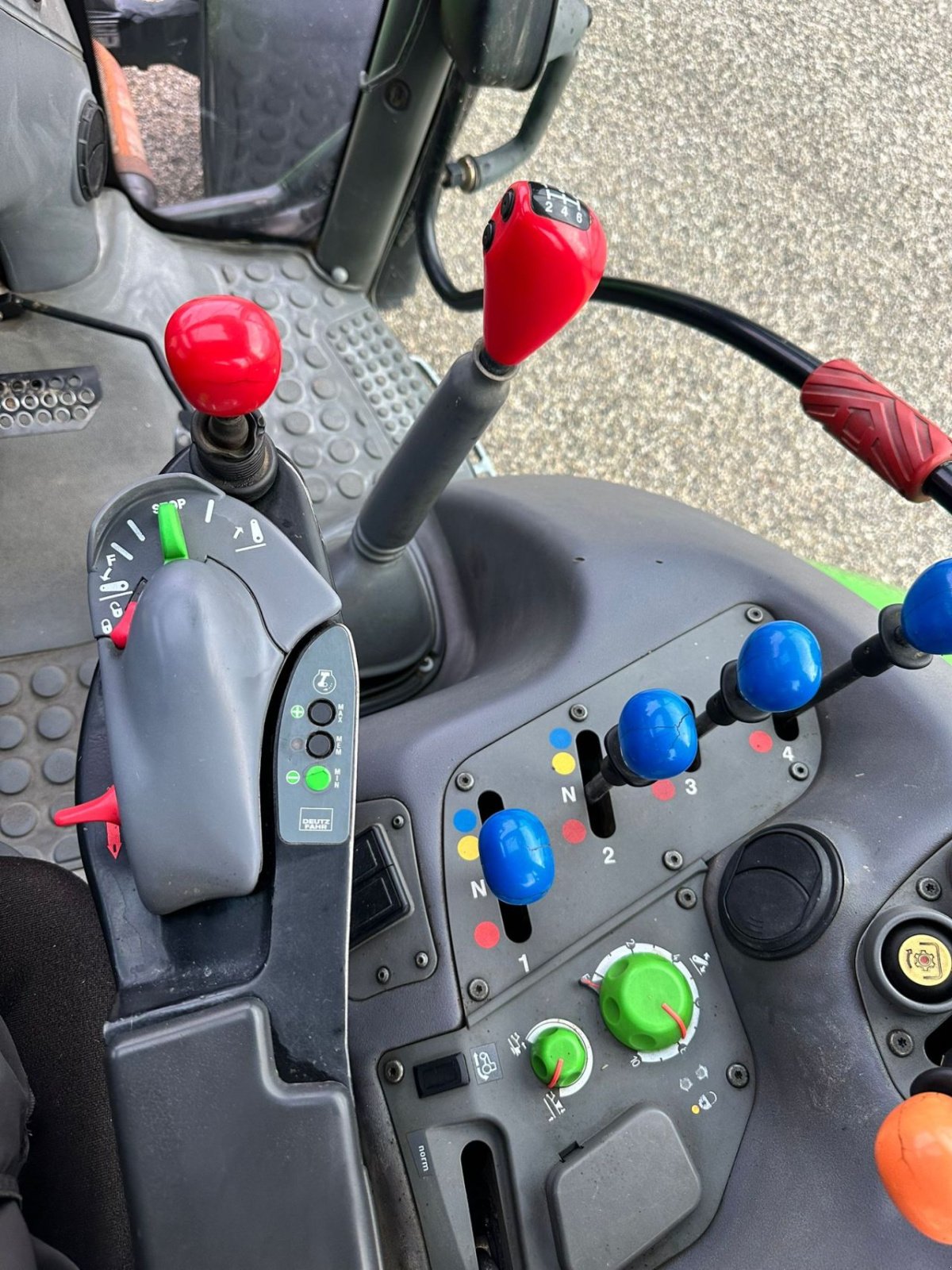 Traktor des Typs Deutz AGROTRON 135, Gebrauchtmaschine in Linde (dr) (Bild 8)