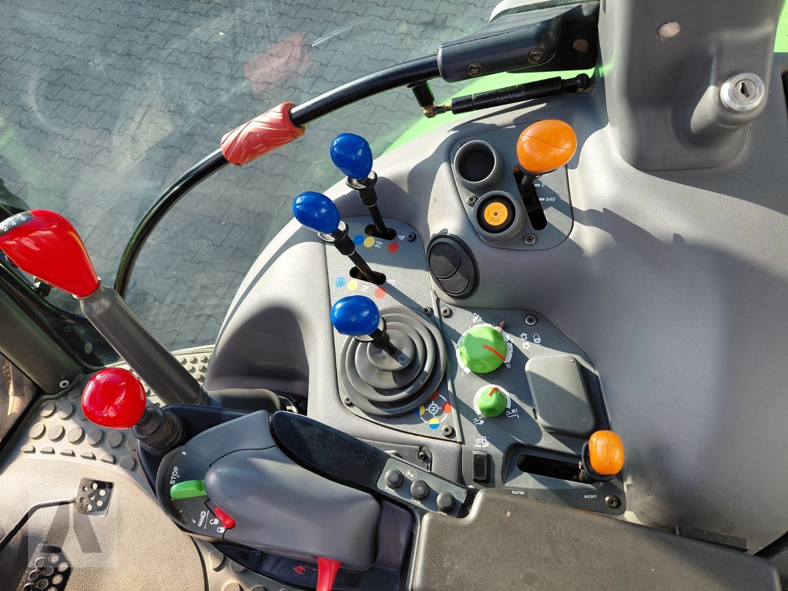 Traktor типа Deutz Agrotron 150 MK3, Gebrauchtmaschine в Regensburg (Фотография 13)