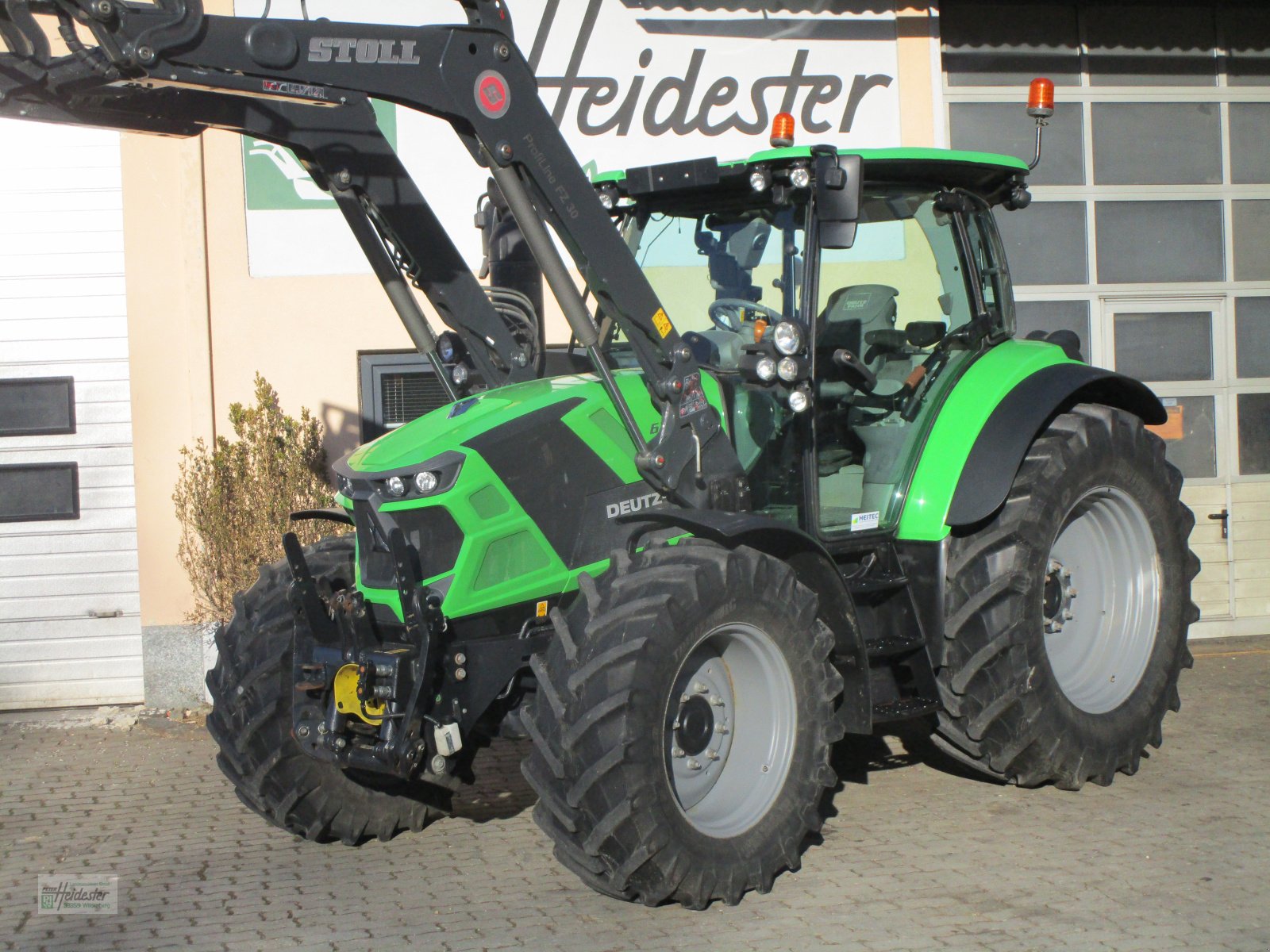 Traktor des Typs Deutz Agrotron 6130 TTV stufenlos, Gebrauchtmaschine in Wildenberg (Bild 1)
