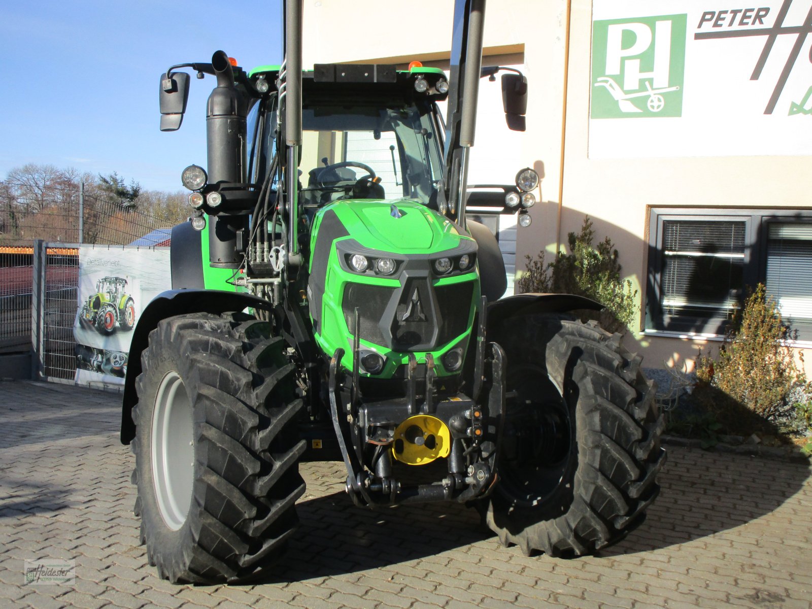 Traktor типа Deutz Agrotron 6130 TTV stufenlos, Gebrauchtmaschine в Wildenberg (Фотография 2)