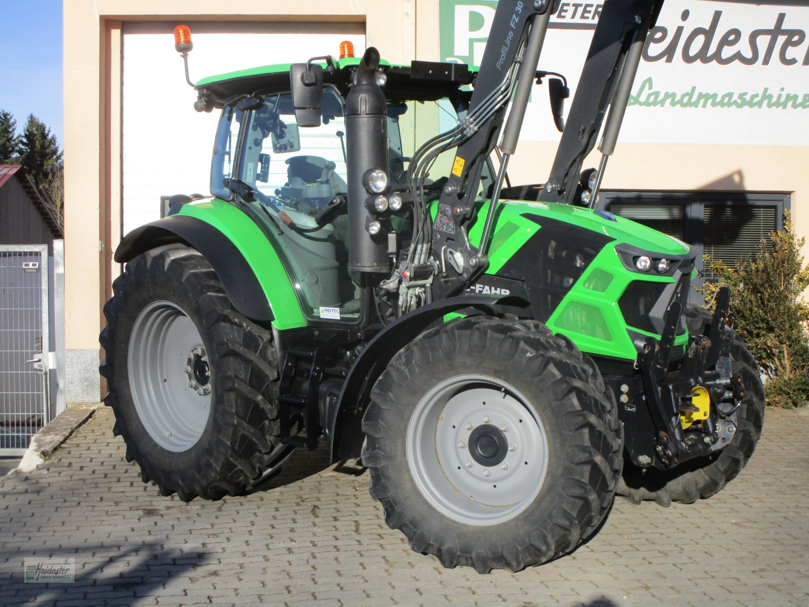 Traktor des Typs Deutz Agrotron 6130 TTV stufenlos, Gebrauchtmaschine in Wildenberg (Bild 4)