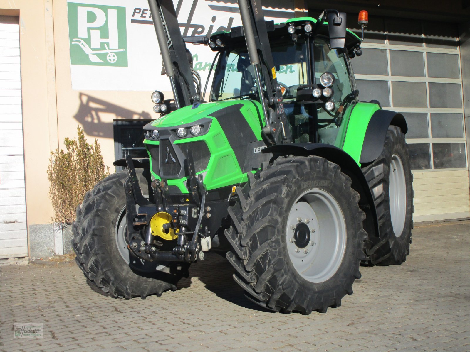 Traktor des Typs Deutz Agrotron 6130 TTV stufenlos, Gebrauchtmaschine in Wildenberg (Bild 7)