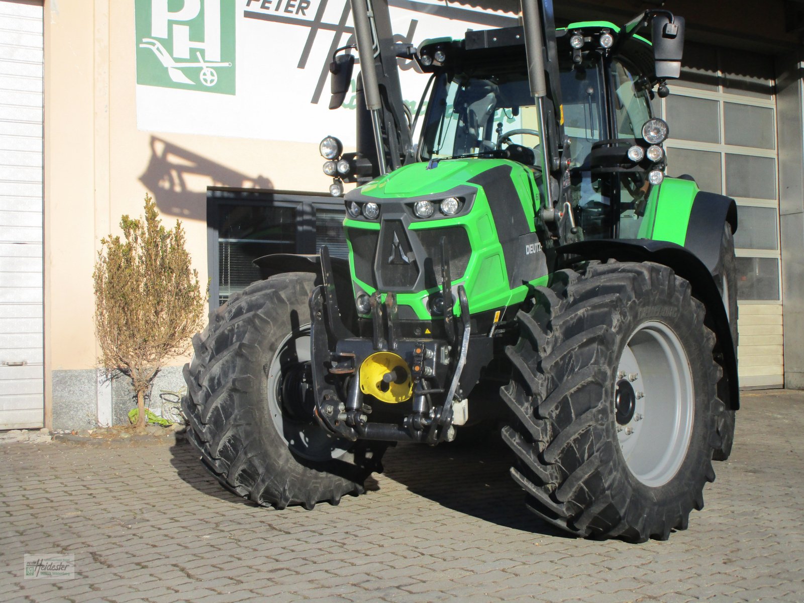 Traktor des Typs Deutz Agrotron 6130 TTV stufenlos, Gebrauchtmaschine in Wildenberg (Bild 8)