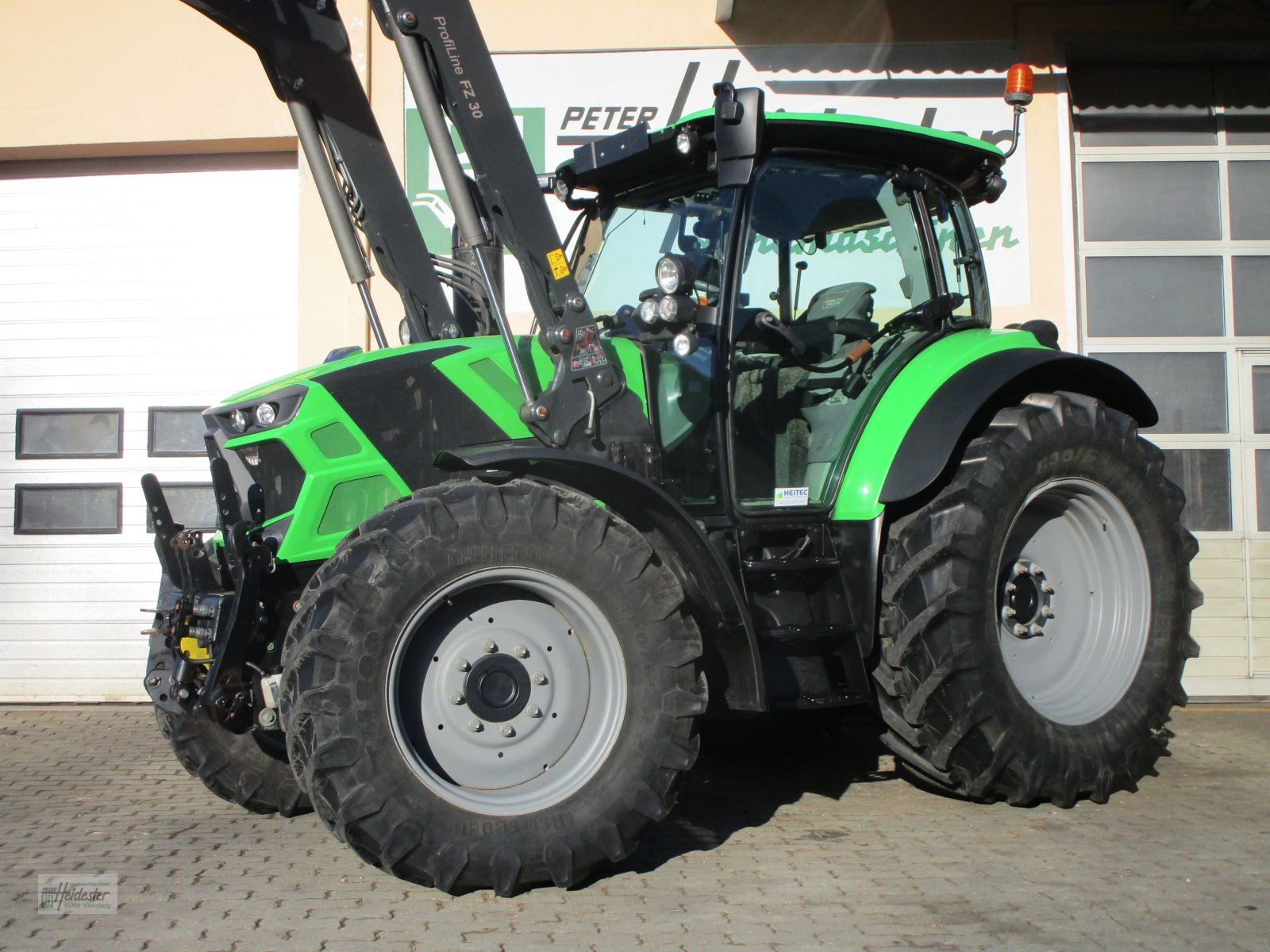 Traktor типа Deutz Agrotron 6130 TTV stufenlos, Gebrauchtmaschine в Wildenberg (Фотография 9)