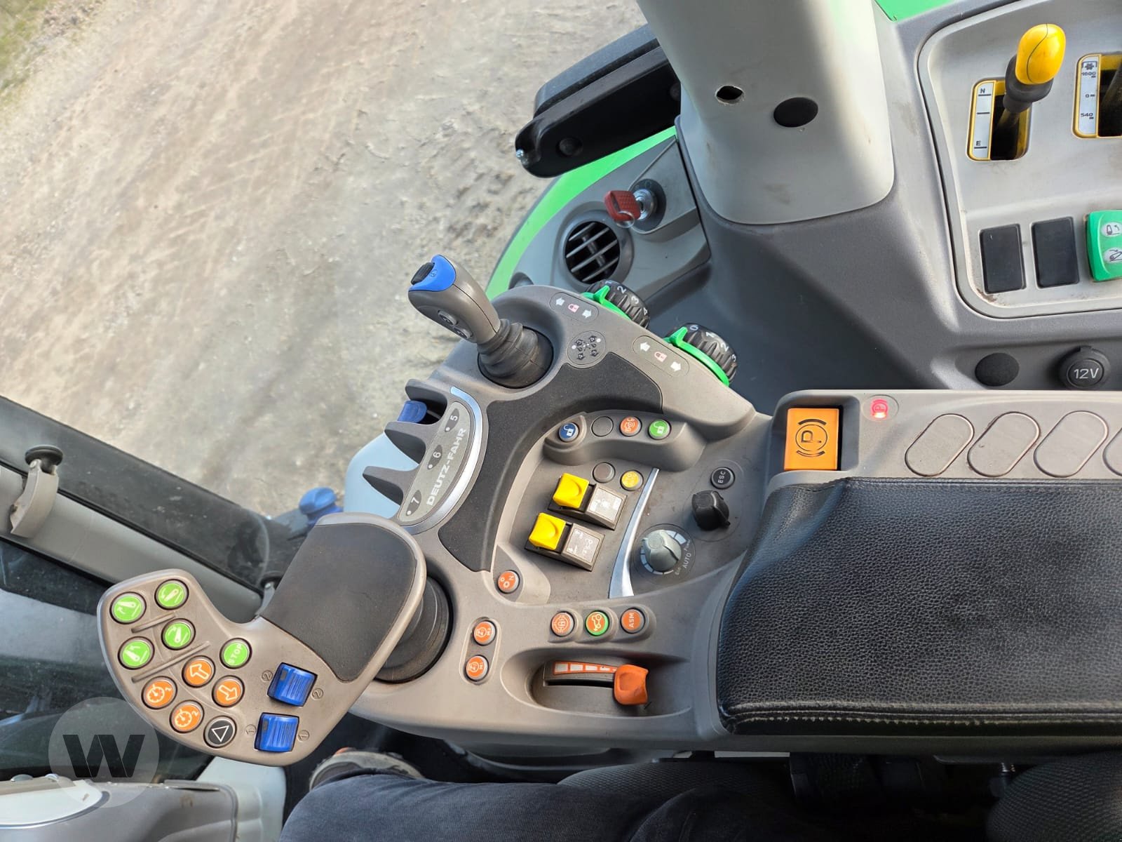 Traktor des Typs Deutz Agrotron 6155 TTV, Gebrauchtmaschine in Börm (Bild 2)