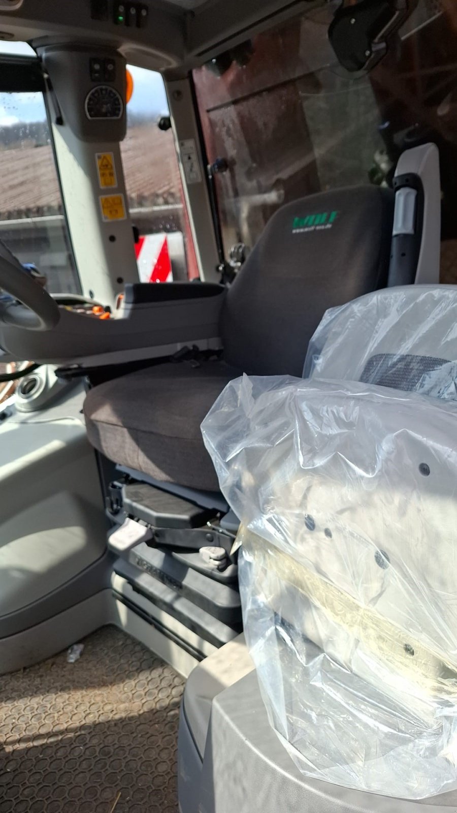 Traktor от тип Deutz Agrotron 6190 TTV Warrior, Gebrauchtmaschine в Petersberg (Снимка 5)