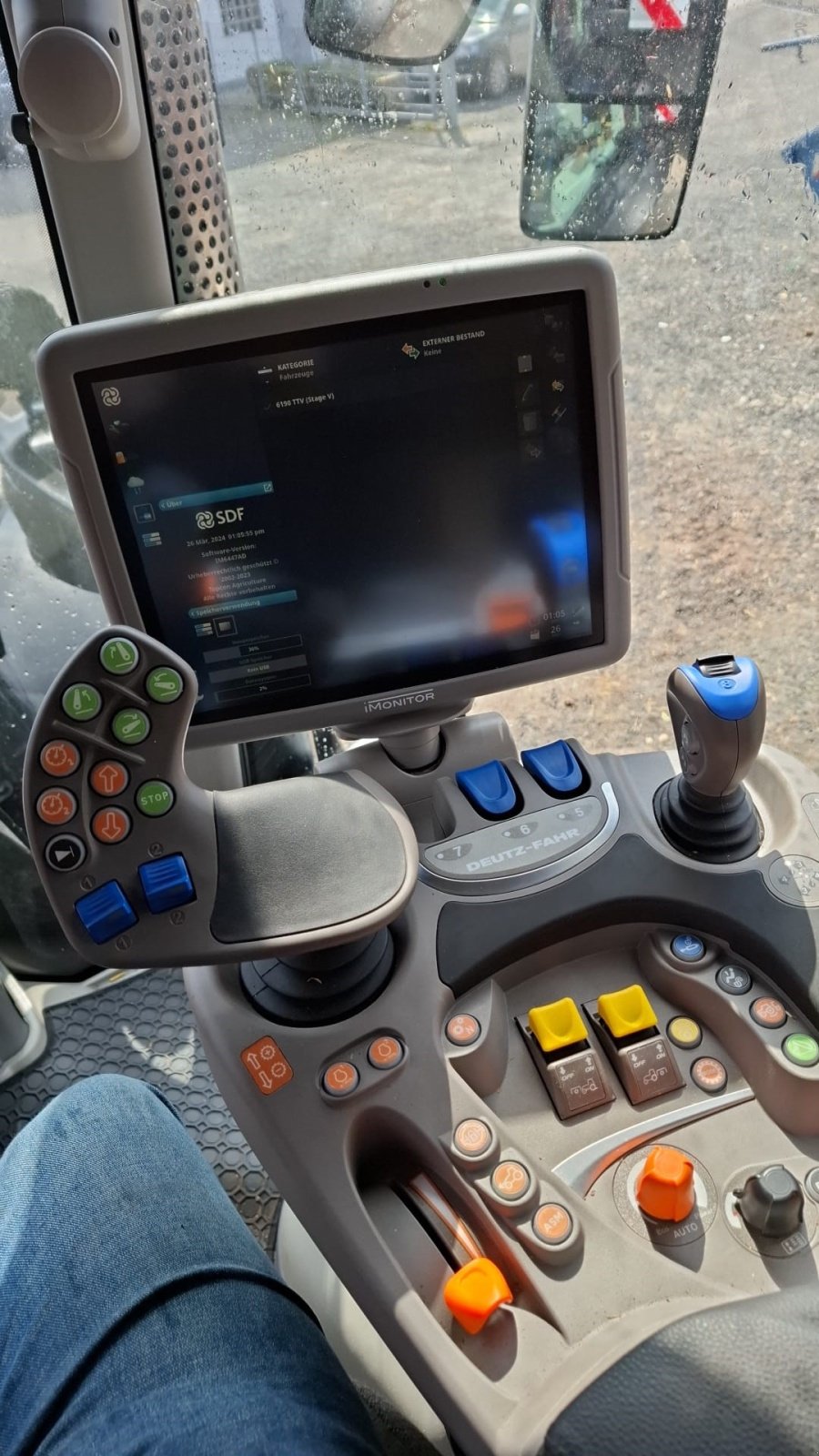 Traktor от тип Deutz Agrotron 6190 TTV Warrior, Gebrauchtmaschine в Petersberg (Снимка 7)