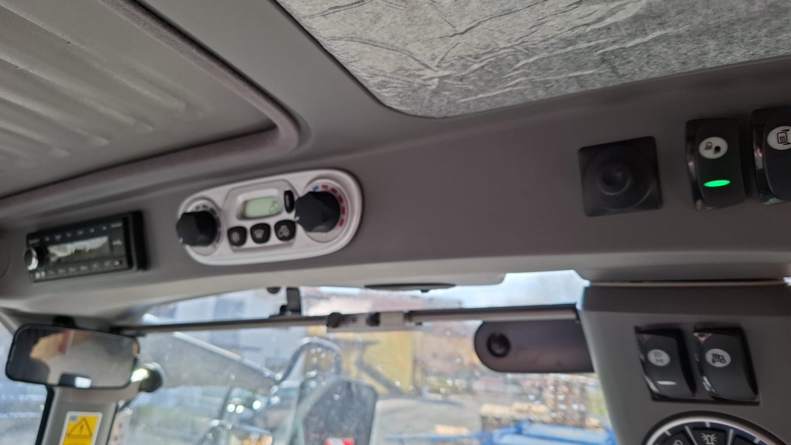 Traktor от тип Deutz Agrotron 6190 TTV Warrior, Gebrauchtmaschine в Petersberg (Снимка 8)