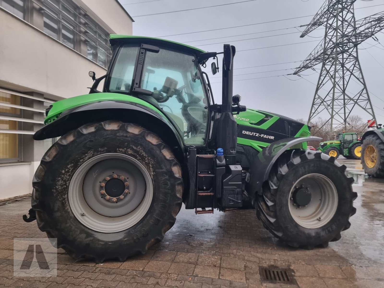 Traktor от тип Deutz Agrotron 7250 TTV, Gebrauchtmaschine в Regensburg (Снимка 3)