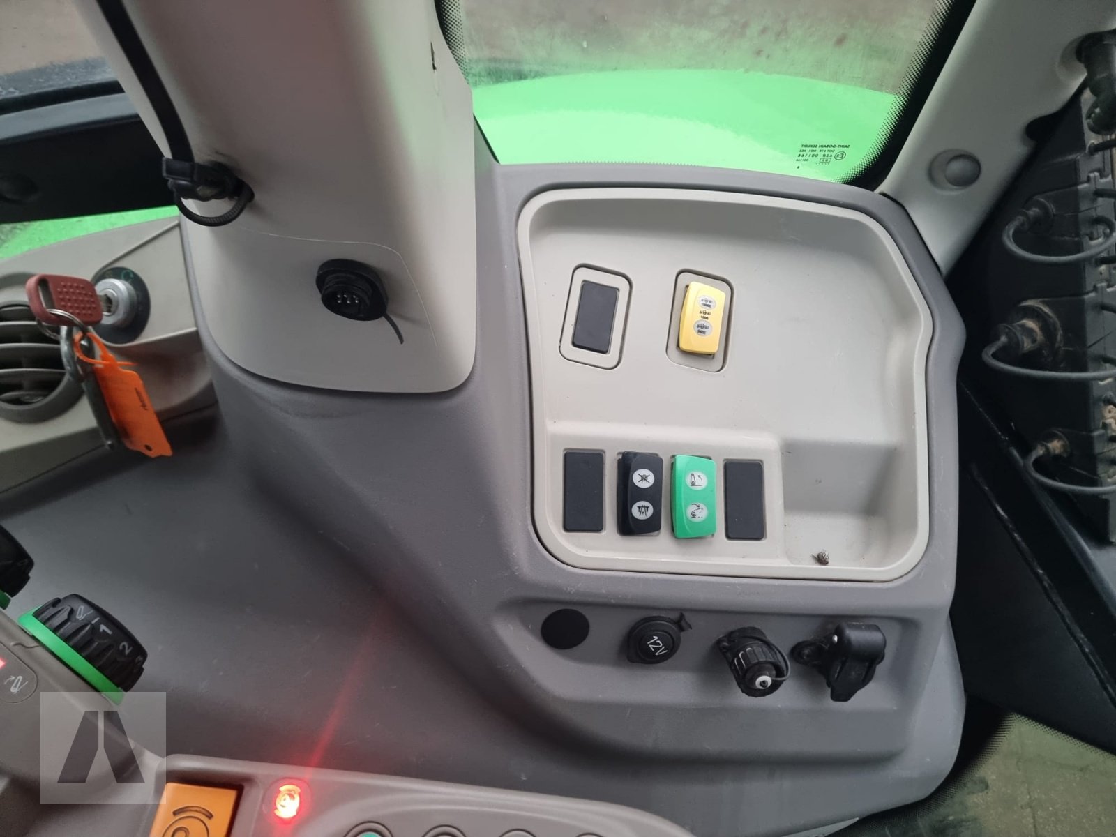 Traktor от тип Deutz Agrotron 7250 TTV, Gebrauchtmaschine в Regensburg (Снимка 14)