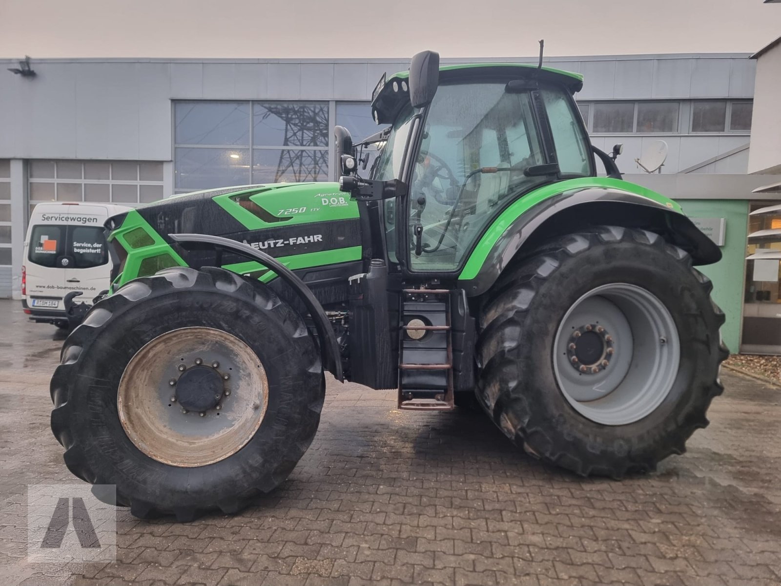 Traktor от тип Deutz Agrotron 7250 TTV, Gebrauchtmaschine в Regensburg (Снимка 2)