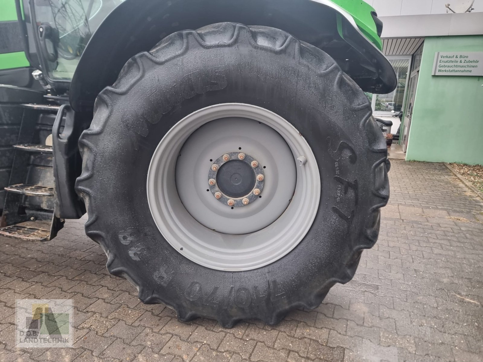 Traktor от тип Deutz Agrotron 7250 TTV, Gebrauchtmaschine в Regensburg (Снимка 12)