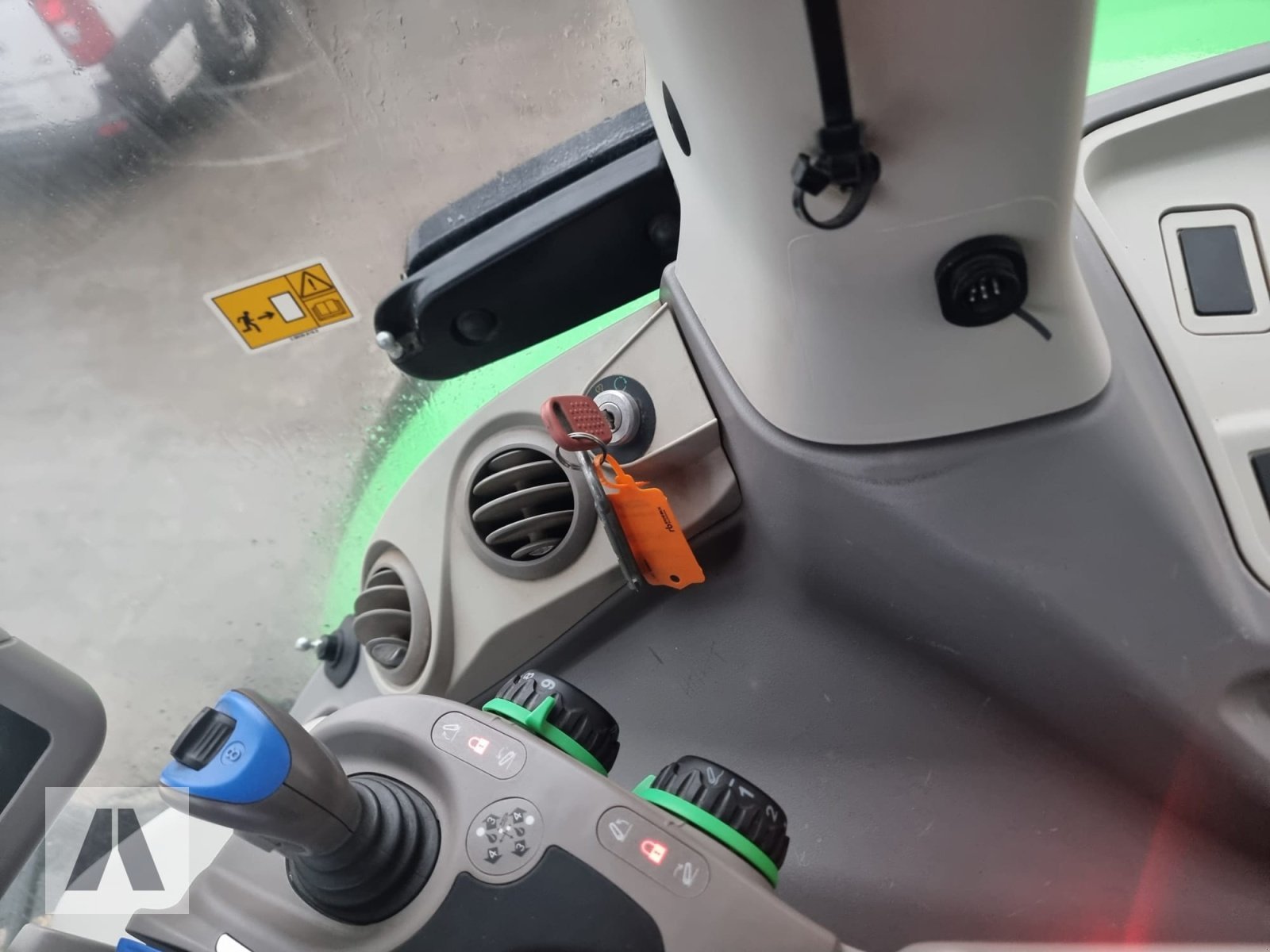 Traktor Türe ait Deutz Agrotron 7250 TTV, Gebrauchtmaschine içinde Regensburg (resim 8)