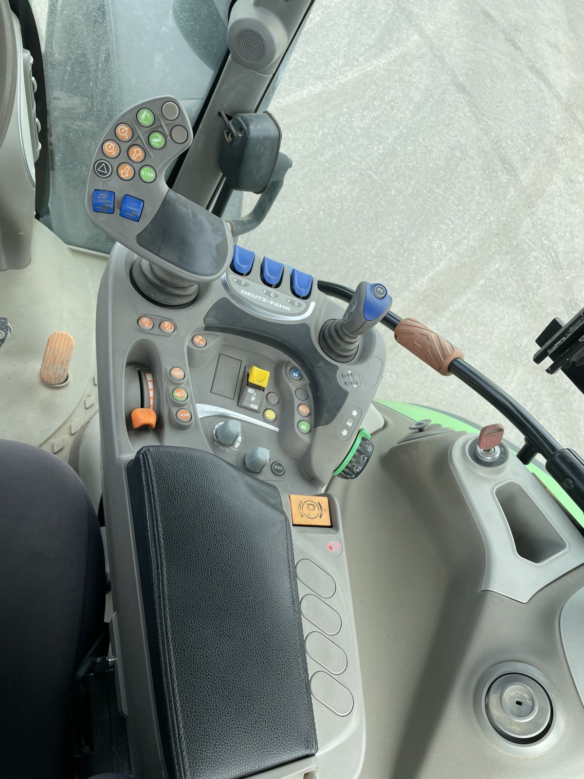 Traktor of the type Deutz Agrotron 7250 TTV, Gebrauchtmaschine in Dannstadt-Schauernheim (Picture 8)