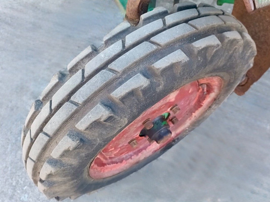 Traktor of the type Deutz D40 05, Gebrauchtmaschine in Liebenwalde (Picture 12)