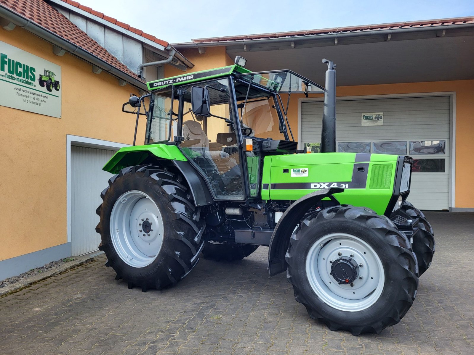 Traktor des Typs Deutz DX 4.31 mit original 3495 Bstd., Gebrauchtmaschine in Laaber (Bild 2)