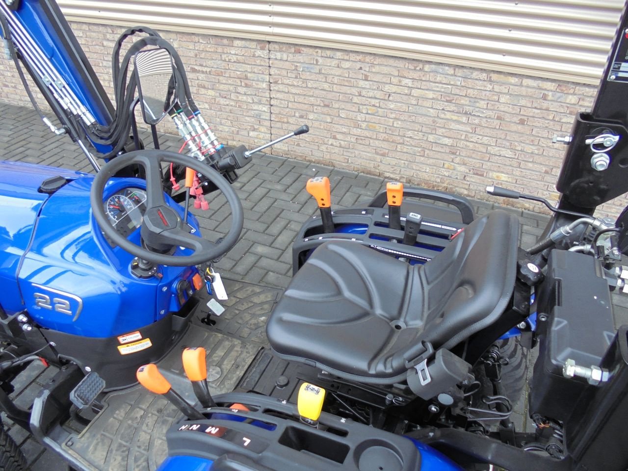 Traktor of the type Farmtrac 20, Neumaschine in Houten (Picture 3)