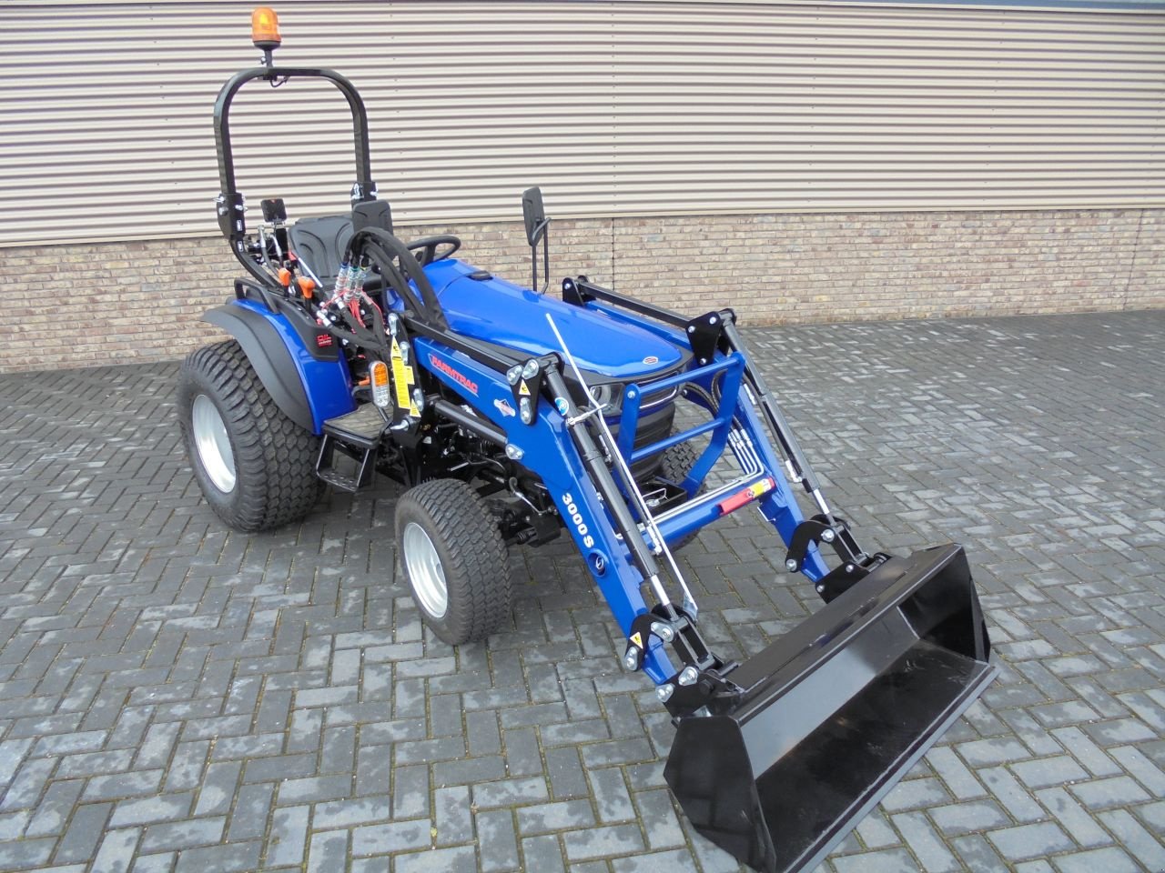 Traktor of the type Farmtrac 20, Neumaschine in Houten (Picture 7)